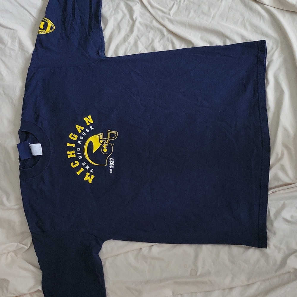 Michigan wolverines long sleeved Tshirt L